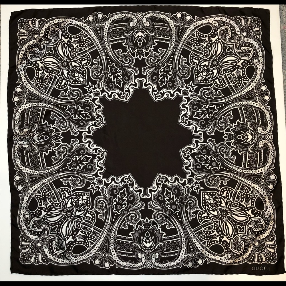 🔥SOLD🔥RARE! Tom Ford For Gucci 100% Silk 57cm Bandana Scarf 2004 Cruise
